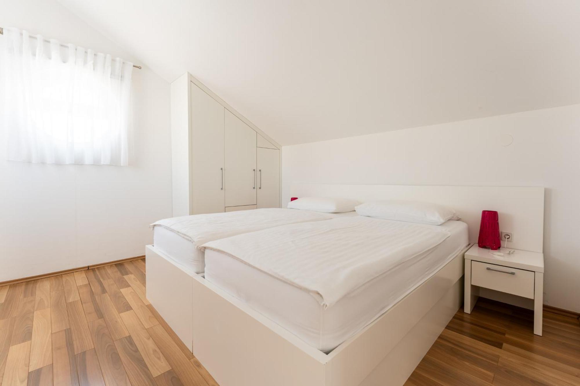 Apartments Barbati ノヴァリャ エクステリア 写真