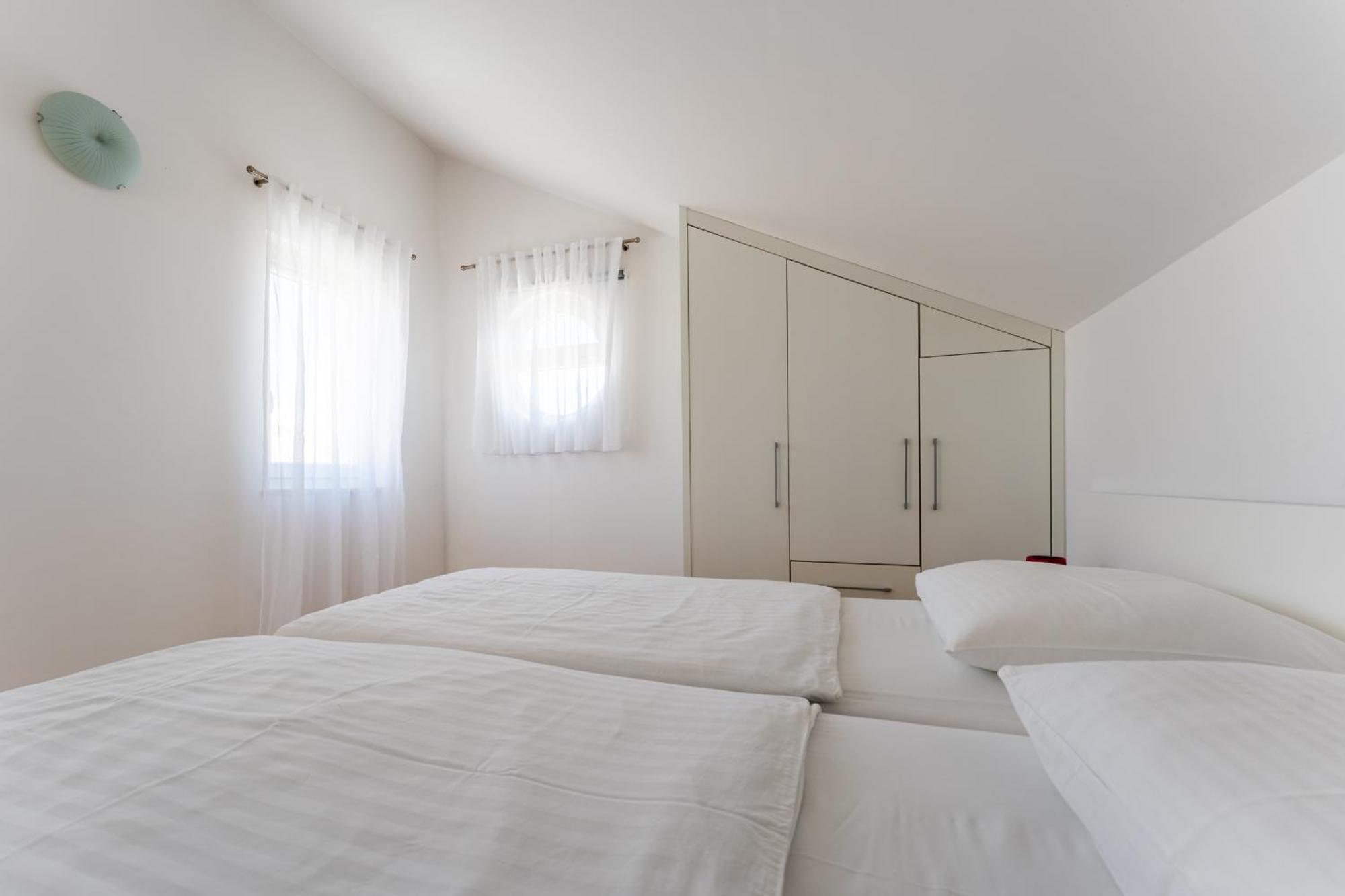 Apartments Barbati ノヴァリャ エクステリア 写真