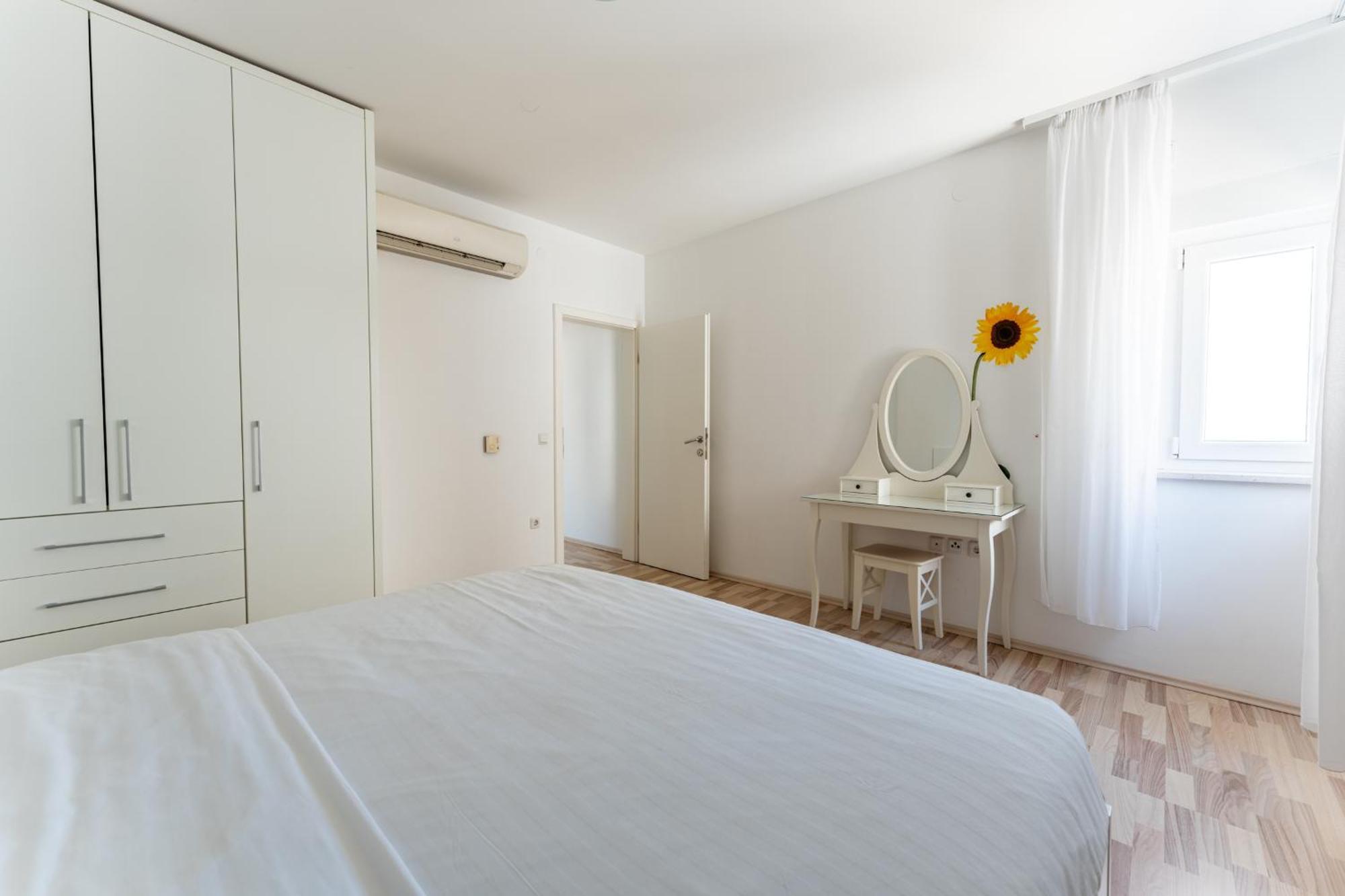 Apartments Barbati ノヴァリャ エクステリア 写真