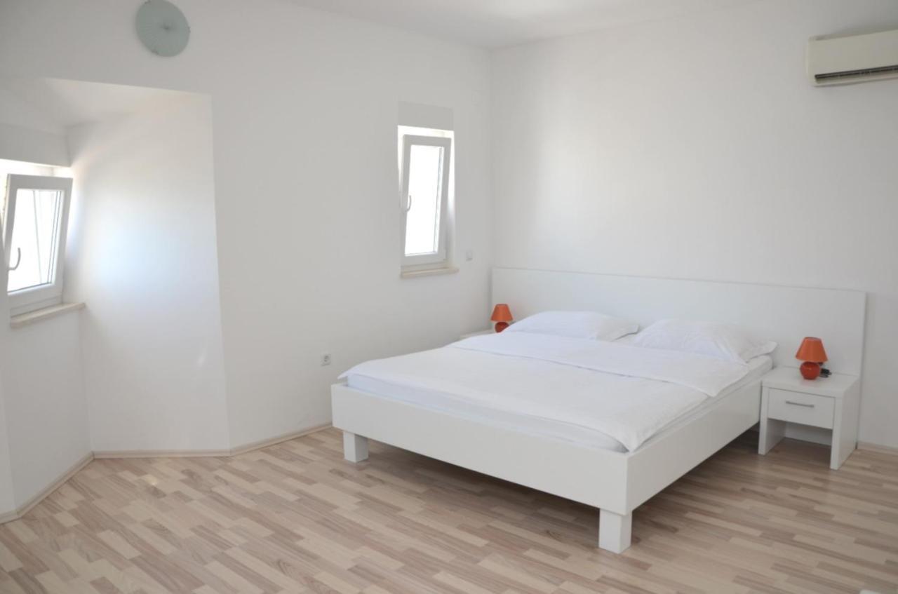 Apartments Barbati ノヴァリャ エクステリア 写真